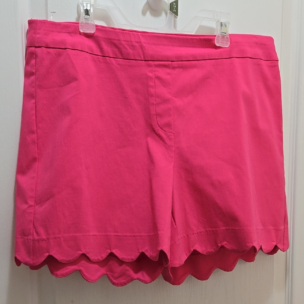 Pink Scalloped Hem Women's Shorts